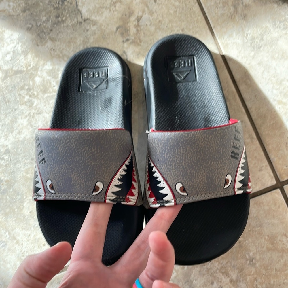 Boys Reef Flip Flops size 1 Sharks